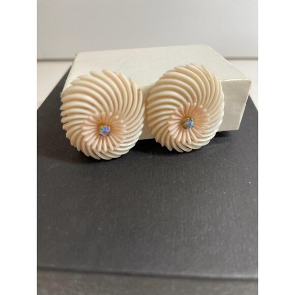 Vintage West Germany 1960s Plastic Pink Swirl Rhinstone clip on earrings - Picture 5 of 5